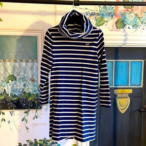 Like new.  Vineyard Vines navy and white  dress girls size M (10-12)